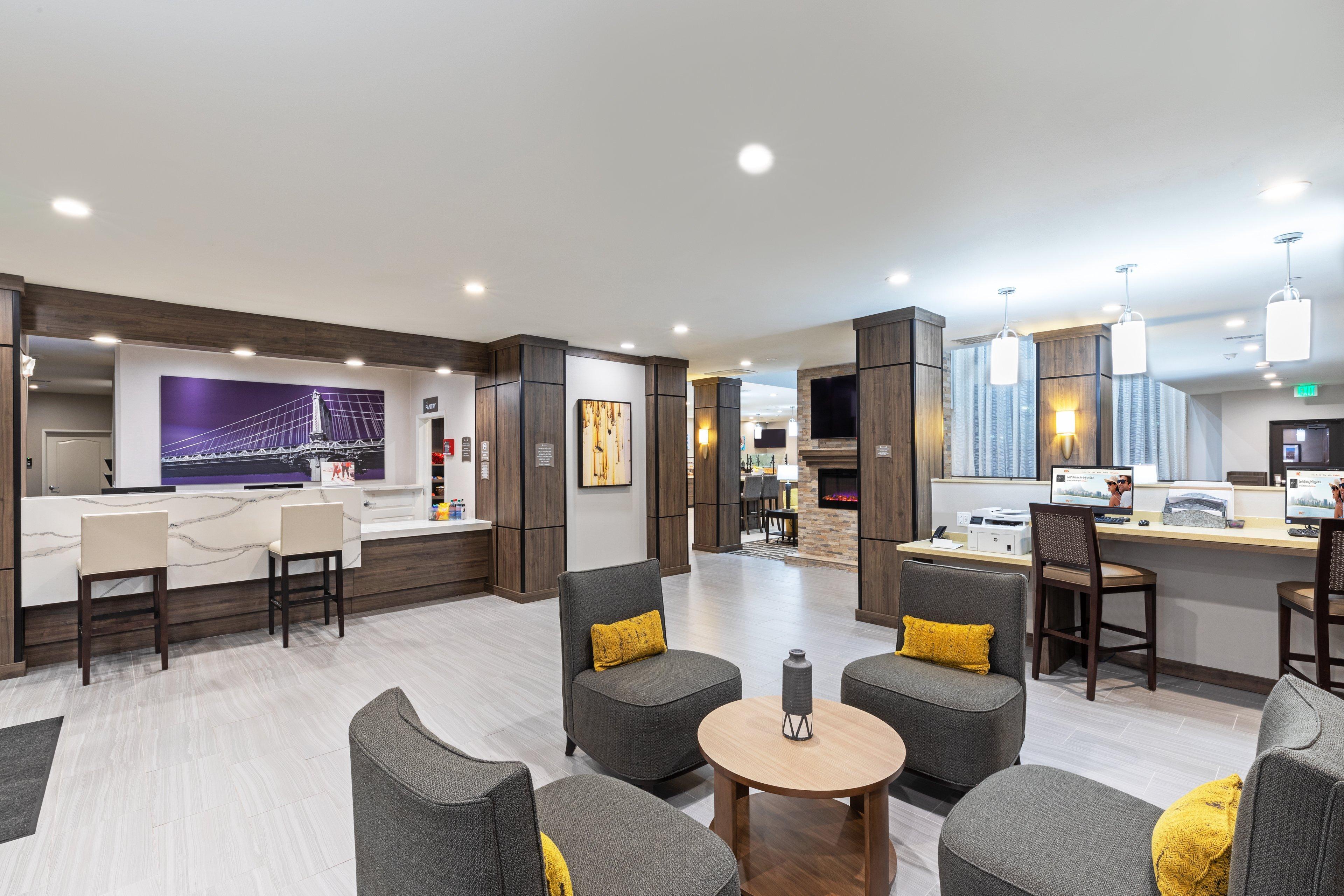 สเตย์บริดจ์ สวีท ไอเอเอช แอร์พอร์ต อีสต์ Hotel ฮัมเบิล ภายนอก รูปภาพ