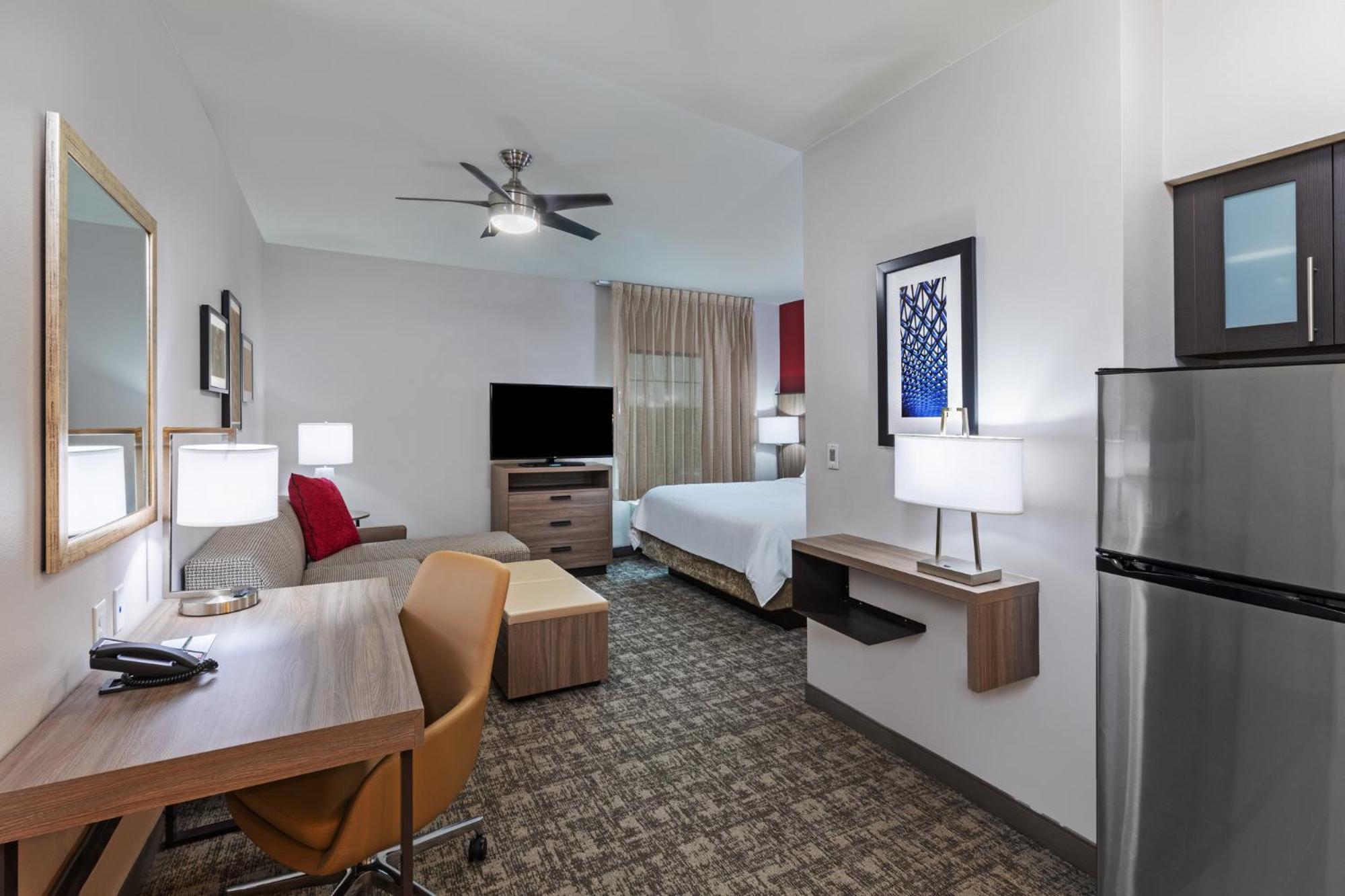 สเตย์บริดจ์ สวีท ไอเอเอช แอร์พอร์ต อีสต์ Hotel ฮัมเบิล ภายนอก รูปภาพ